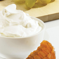 Miglioratori alimentari naturali nello yogurt